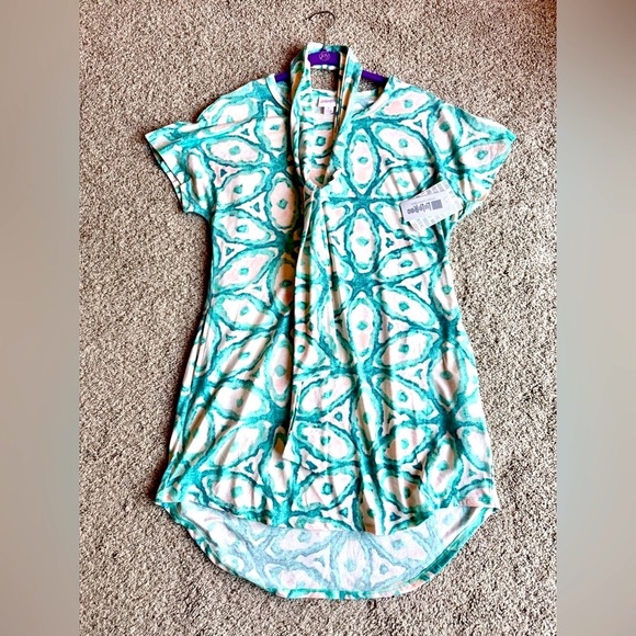 LuLaRoe Mitzi Top - Picture 2 of 6